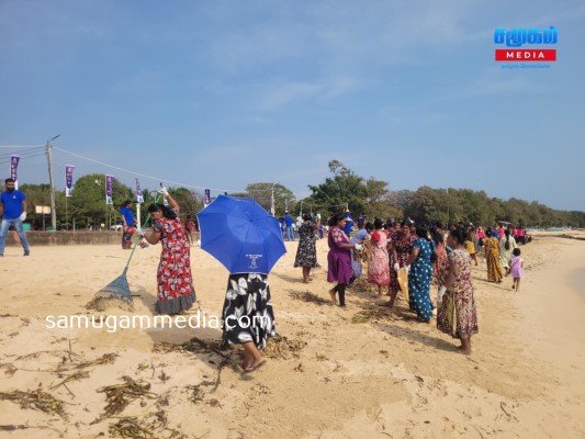 திருகோணமலை கரையோர பகுதியில் கிளீன் ஸ்ரீலங்கா வேலைத் திட்டம் 